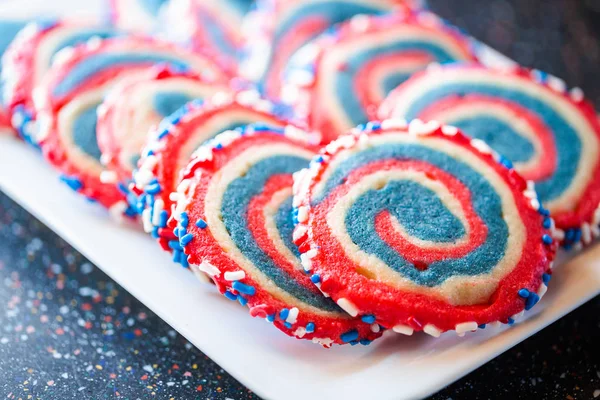 Galletas Rojas Blancas Azules Azúcar Molinillo Para Celebración Del Julio —  Fotos de Stock