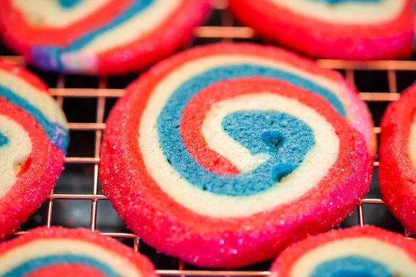 Galletas Rojas Blancas Azules Azúcar Molinillo Para Celebración Del Julio —  Fotos de Stock