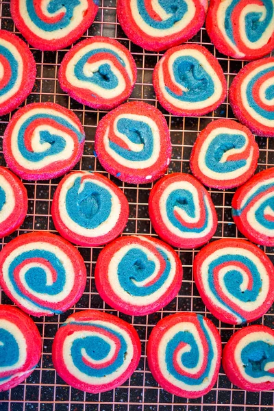 Galletas Rojas Blancas Azules Azúcar Molinillo Para Celebración Del Julio —  Fotos de Stock