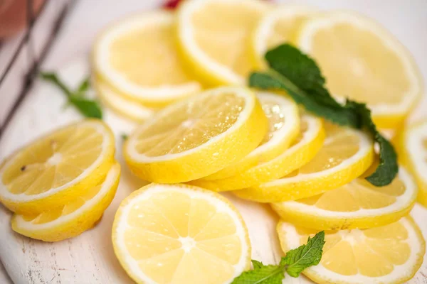 Fresh Sliced Lemon White Wood Cutting Board — Stock Photo, Image