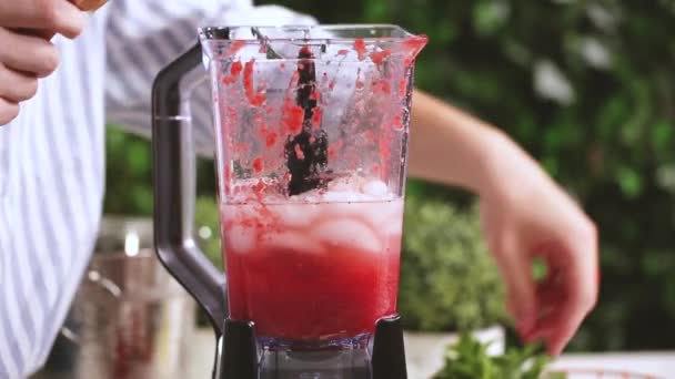 Krok Krokem Časová Prodleva Příprava Strawberry Margarita Čerstvých Organických Jahody — Stock video