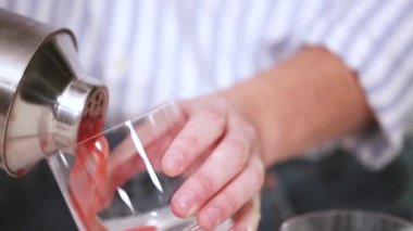 Adım adım. Kentucky öpücük görmemenin bourbon taze organik çilek ile hazırlama