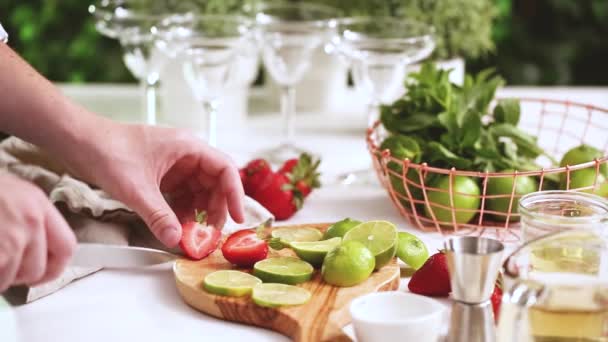 Paso Paso Preparación Margarita Fresa Partir Fresas Orgánicas Frescas — Vídeos de Stock