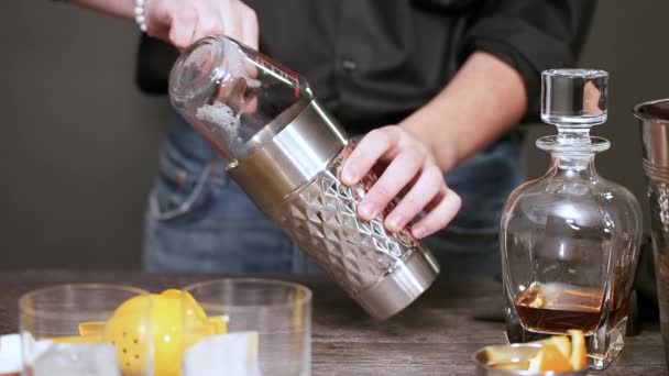 Lépésről Lépésre Készül Whisky Savanyú Koktélt Otthoni Bárban — Stock videók