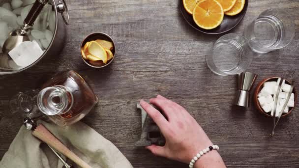 Stap Voor Stap Voorbereiding Whiskey Sour Cocktail Home Bar — Stockvideo