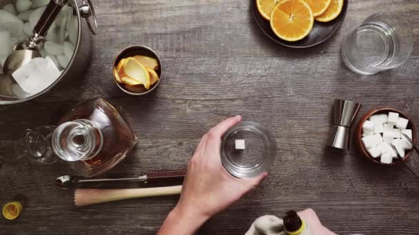 Шаг Шагом Подготовка Коктейля Виски Сауэр Домашнем Баре — стоковое видео