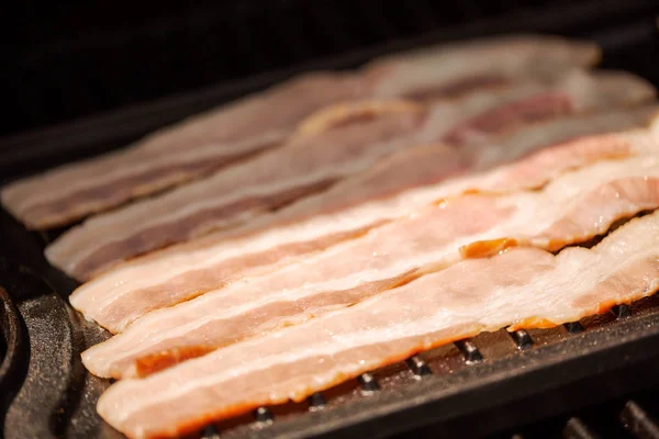 Griller Des Lanières Bacon Sur Une Plaque Cuisson Fonte Dans — Photo