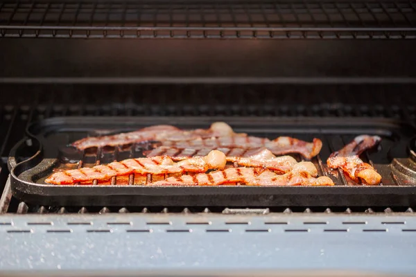 Griller Des Lanières Bacon Sur Une Plaque Cuisson Fonte Dans — Photo