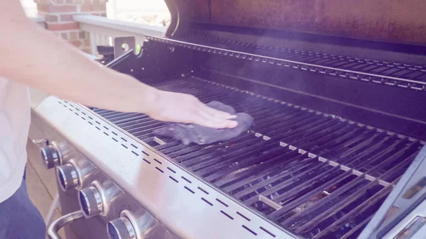 Stap Voor Stap Schoonmaak Buiten Gas Barbecue Rug Patio — Stockfoto