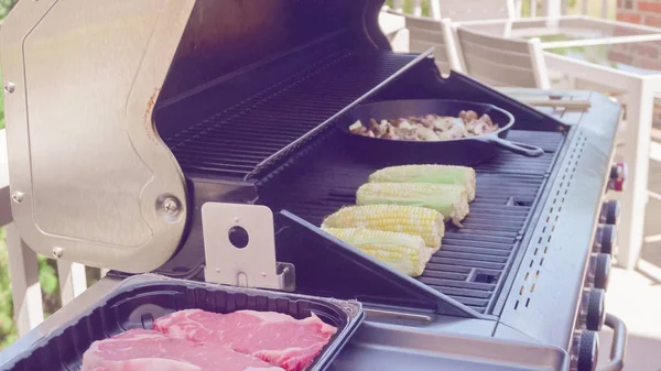 Schritt Für Schritt Grillen Von Frischem Mais Auf Gasgrill Freien — Stockfoto