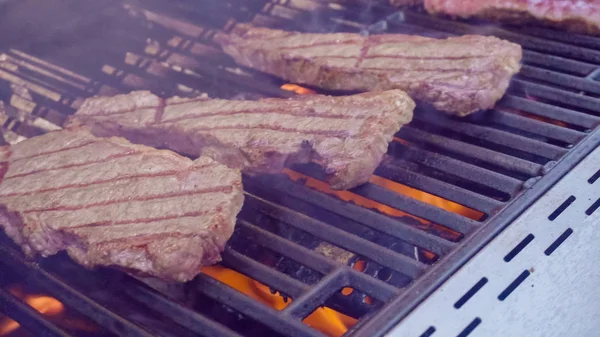 Krok Kroku Grillowanie Nowy Jork Strip Stek Grill Gas Odkrytym — Zdjęcie stockowe