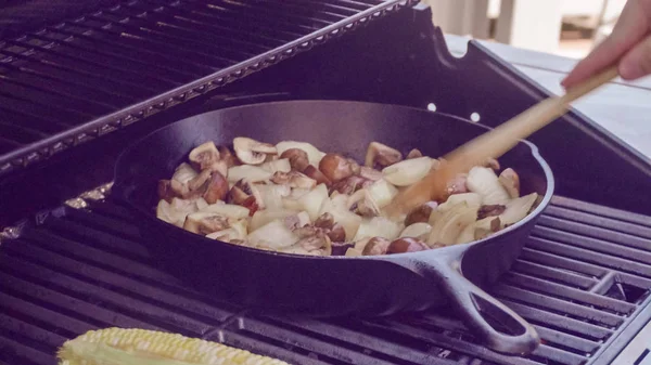 Step Step Grilled Mushrooms Onions Cast Iron Frying Pan Outdoor — Stock Photo, Image