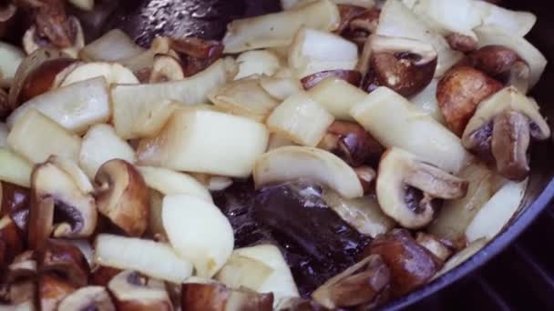 Step Step Grilled Mushrooms Onions Cast Iron Frying Pan Outdoor — Stock Video