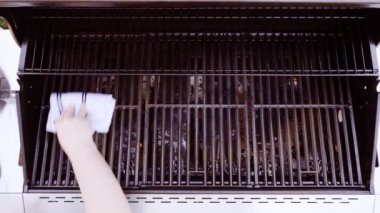 Adım adım. Açık gaz ızgara temizleme