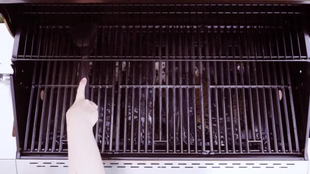 Schritt Für Schritt Gasgrill Freien Reinigen — Stockvideo