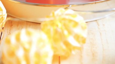 Frambuazlı limonata taze limon ve mason kavanoz içme içinde ahududu ile süslenmiş