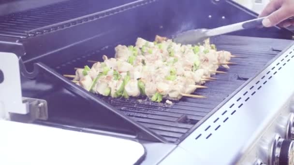 Step Step Grilling Chicken Yakitori Bamboo Skewers Outdoor Gas Grill — Stock Video