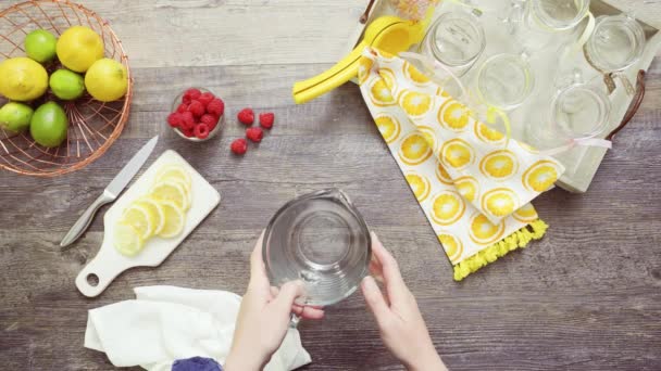 Step Step Preparing Raspberry Lemonade Fresh Lemons Raspberries Drinking Mason — Stock Video