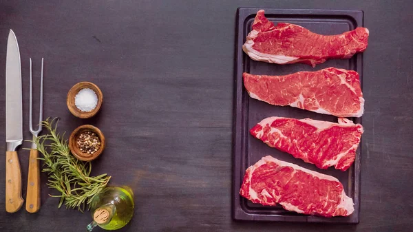 Raw New York Strip Steaks Wood Cutting Board — Stock Photo, Image