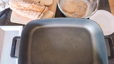 Adım adım. Kahvaltıda kızarmış ekmek hazırlama.