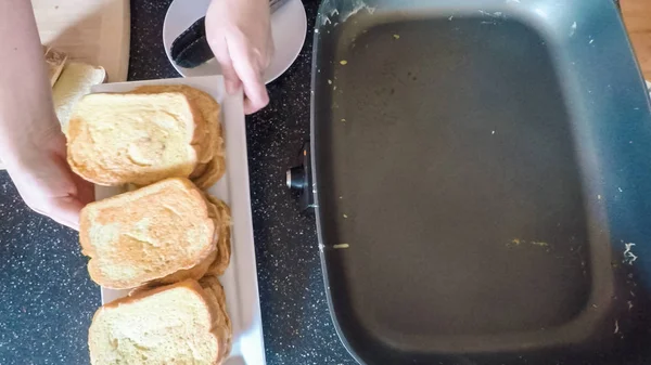 Βήμα Βήμα Προετοιμασία French Toast Για Πρωινό — Φωτογραφία Αρχείου