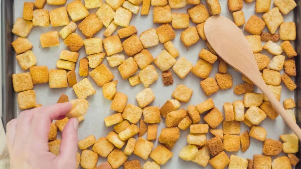 Frische French Toast Croutons Auf Backblech — Stockfoto