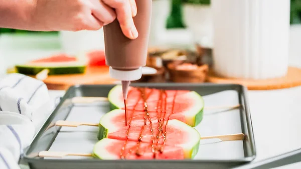 Steg För Steg Duggregnade Choklad Vattenmelon Dyker — Stockfoto