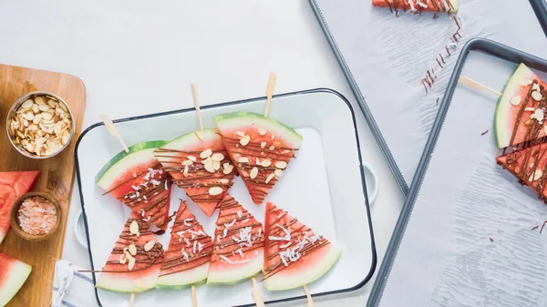 Paso Paso Cuñas Sandía Adornadas Con Chocolate Sal Marina Palo — Foto de Stock