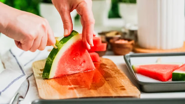 Steg För Steg Glidande Trä Pop Pinnen Vattenmelon Löne Kilen — Stockfoto