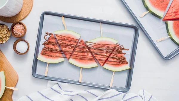 Stap Voor Stap Watermeloen Wiggen Gegarneerd Met Chocolade Zee Zout — Stockfoto