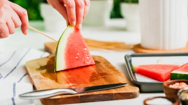 Steg För Steg Glidande Trä Pop Pinnen Vattenmelon Löne Kilen — Stockfoto