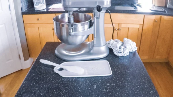 Adım adım. Konut Mutfak Mutfak mikser kullanarak şekerli kurabiye pişirme.