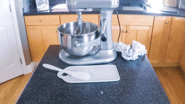 Adım adım. Konut Mutfak Mutfak mikser kullanarak şekerli kurabiye pişirme.