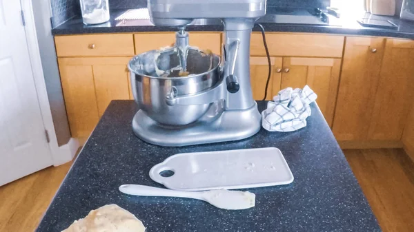 Adım adım. Konut Mutfak Mutfak mikser kullanarak şekerli kurabiye pişirme.