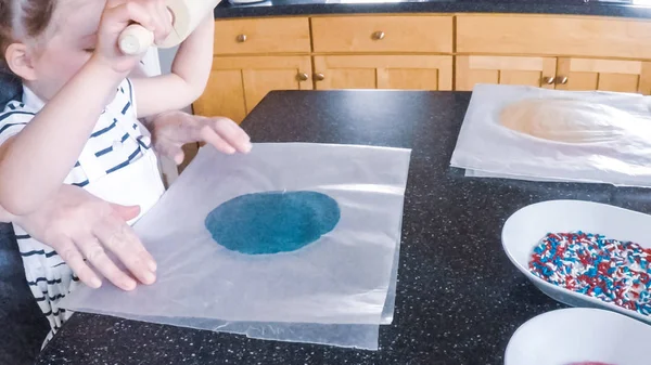 Step Step Mother Daughter Baking Sugar Cookies Kitchen — Stock Photo, Image