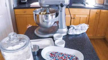 Adım adım. Konut Mutfak Mutfak mikser kullanarak şekerli kurabiye pişirme.