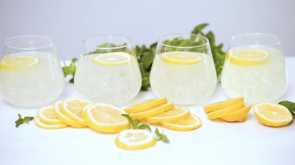 Stap Voor Stap Het Maken Van Limonade Met Verse Citroenen — Stockvideo