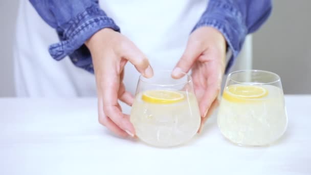 Langkah Demi Langkah Membuat Limun Dengan Lemon Segar — Stok Video