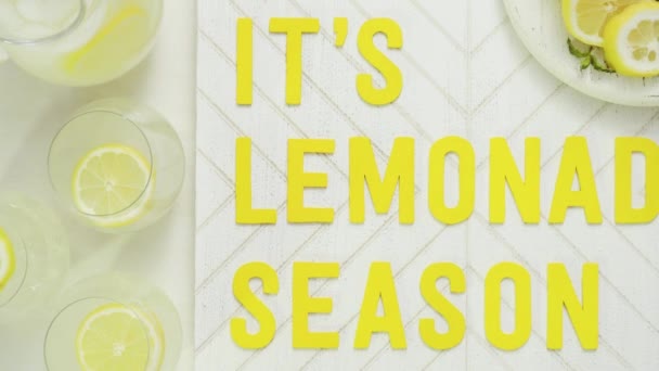 Stap Voor Stap Het Maken Van Limonade Met Verse Citroenen — Stockvideo