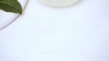 Adım adım, tepsiye limonata taze limon ve saman yapma