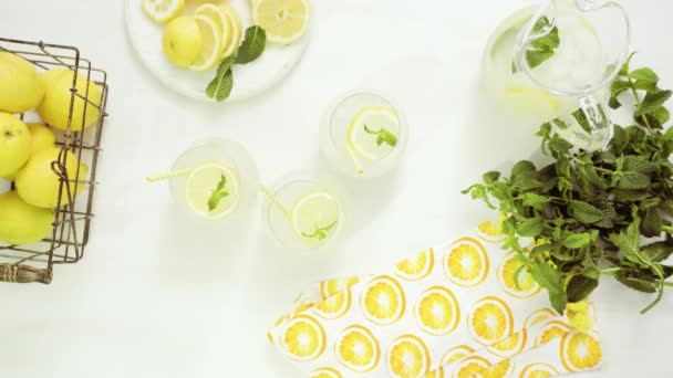 Krok Kroku Dokonywanie Lemoniadę Cytryny Świeże Słomy Tacy — Wideo stockowe