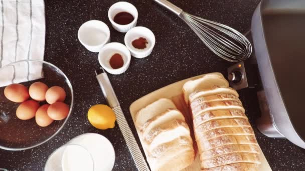 Schritt Für Schritt Vorbereitung Französischer Toast Zum Frühstück — Stockvideo