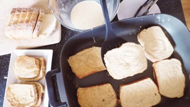 Passo Passo Preparação Torrada Francesa Para Café Manhã — Vídeo de Stock
