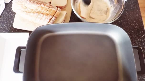 循序渐进 早餐准备法式土司 — 图库视频影像