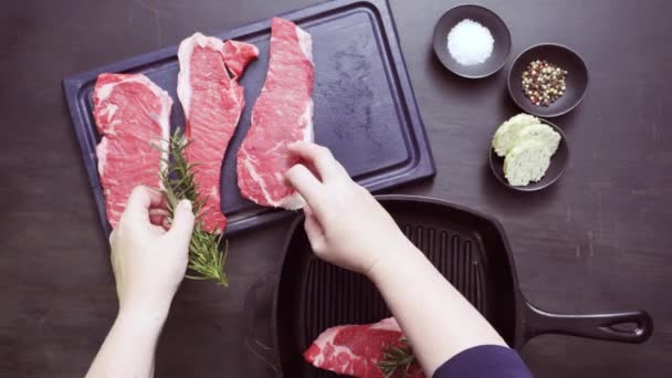 Rauwe Steaks Uit New York — Stockvideo