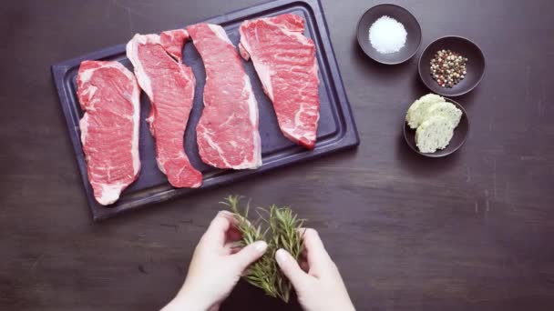 Rauwe Steaks Uit New York — Stockvideo