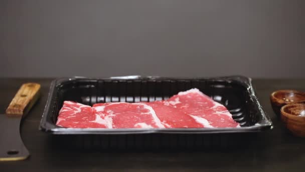 Rauwe Steaks Uit New York — Stockvideo