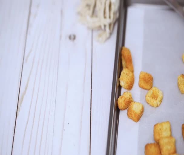 Frische French Toast Croutons Der Schüssel — Stockvideo