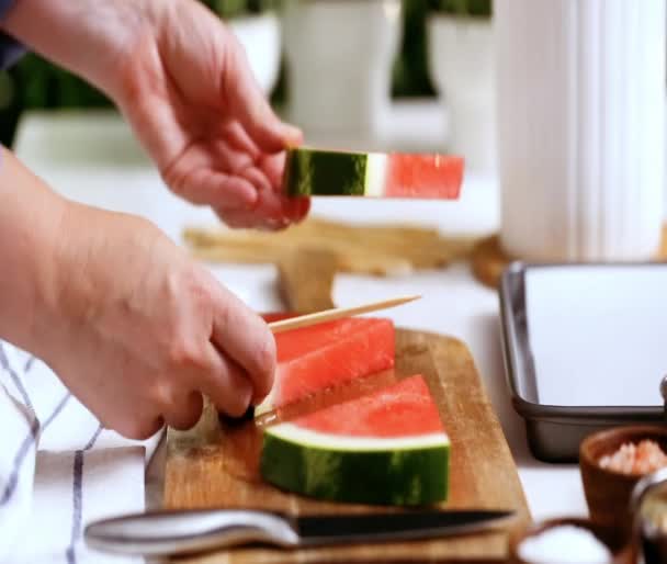 Stap Voor Stap Time Lapse Watermeloen Wadges Watermeloen Ijs Maken — Stockvideo