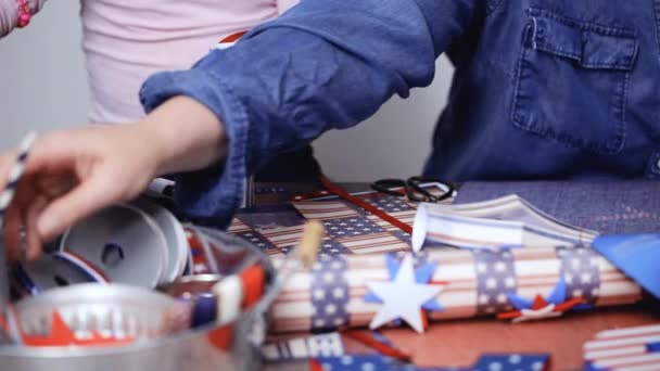 Step Step Mother Daughter Making Paper Lantern July 4Th Celebration — Stock Video